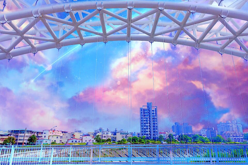 IG打卡景點》台中海天橋│藍與白的優雅曲線，白天夜晚都美麗