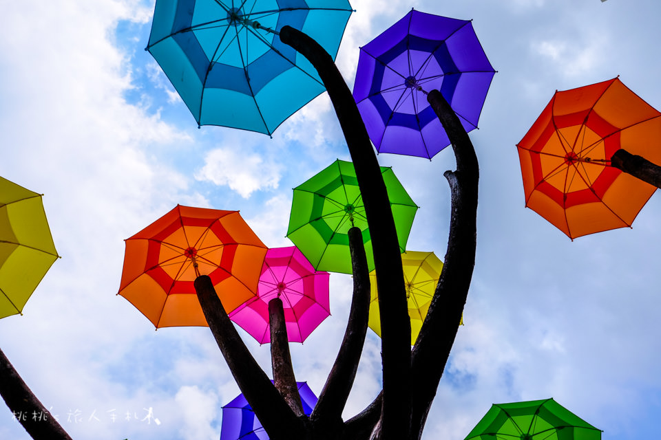 IG打卡景點》彰化卡里善之樹為愛撐傘│彩虹屋 雨傘巷 怎麼拍照都好美！