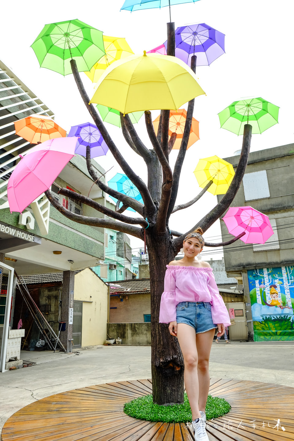IG打卡景點》彰化卡里善之樹為愛撐傘│彩虹屋 雨傘巷 怎麼拍照都好美！