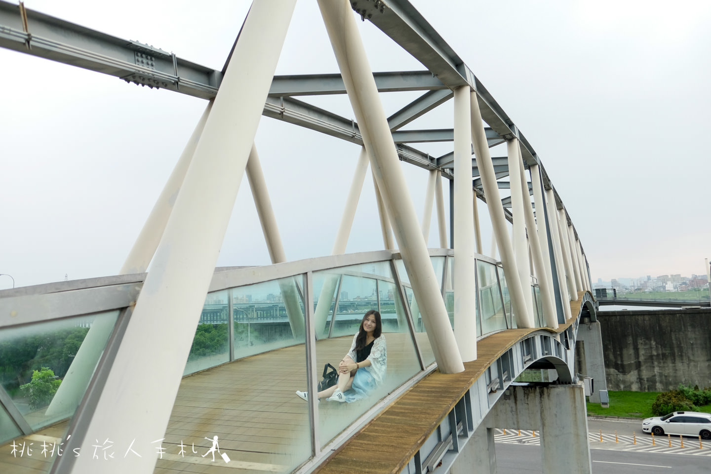 IG打卡景點》台北葫蘆國小跨堤人行陸橋│天橋也能拍得這麼美！