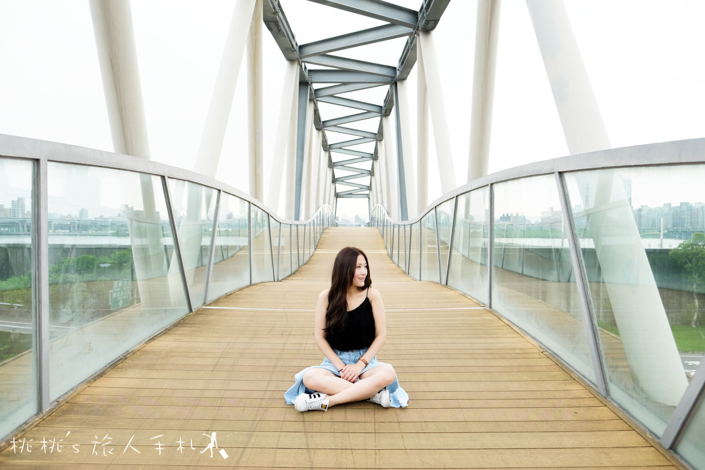 IG打卡景點》台北葫蘆國小跨堤人行陸橋│天橋也能拍得這麼美！