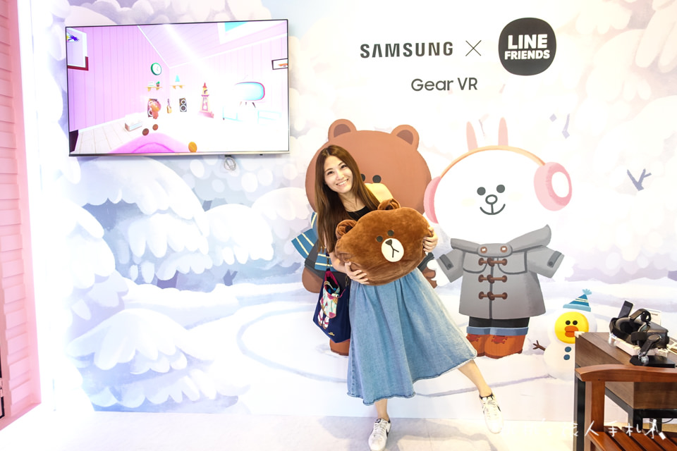 IG打卡景點》Samsung x LINE FRIENDS快閃店限時登場│跟著CHOCO一起來趟粉甜星旅程～