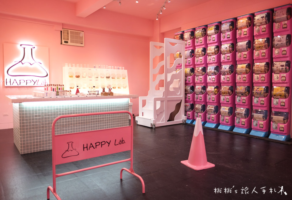 IG打卡景點》嘉義Happy Lab.糖果扭蛋店│打開粉紅販賣機大門 你就是網美！