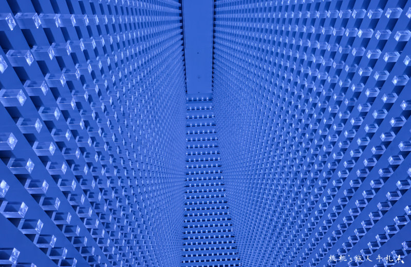 台中打卡景點》進擊的藍色巨人 現身台中軟體園區-DALI ART藝術廣場