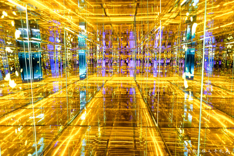 彰化打卡景點》台灣玻璃館 黃金隧道│走進鏡子迷宮-萬華鏡華麗的分身