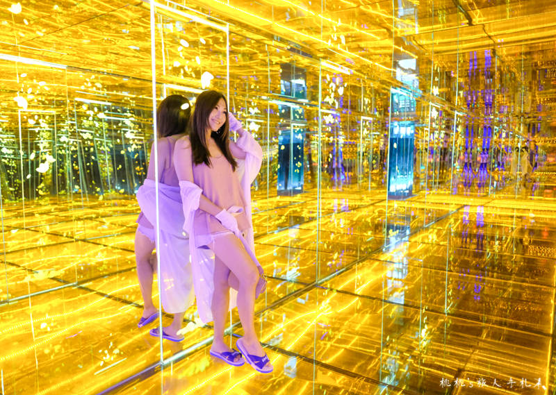 彰化打卡景點》台灣玻璃館 黃金隧道│走進鏡子迷宮-萬華鏡華麗的分身
