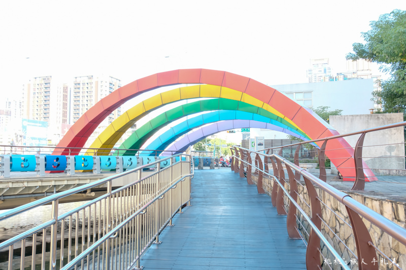 台北打卡景點》新莊中港大排│彩虹橋、彩色積木、3D彩繪牆