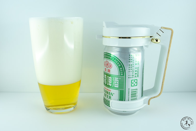 日本小物開箱》啤酒泡泡機 實測！神泡啤酒簡單完成