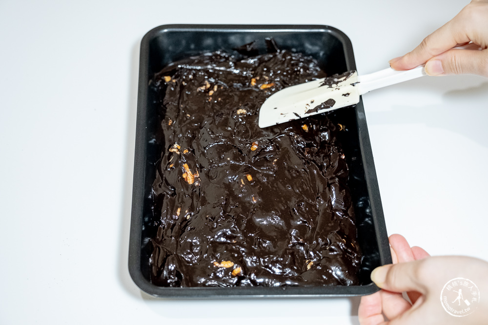 桃桃簡單料理-甜點食譜》巧克力布朗尼蛋糕│在家簡單做甜點，親子甜點DIY作法教學