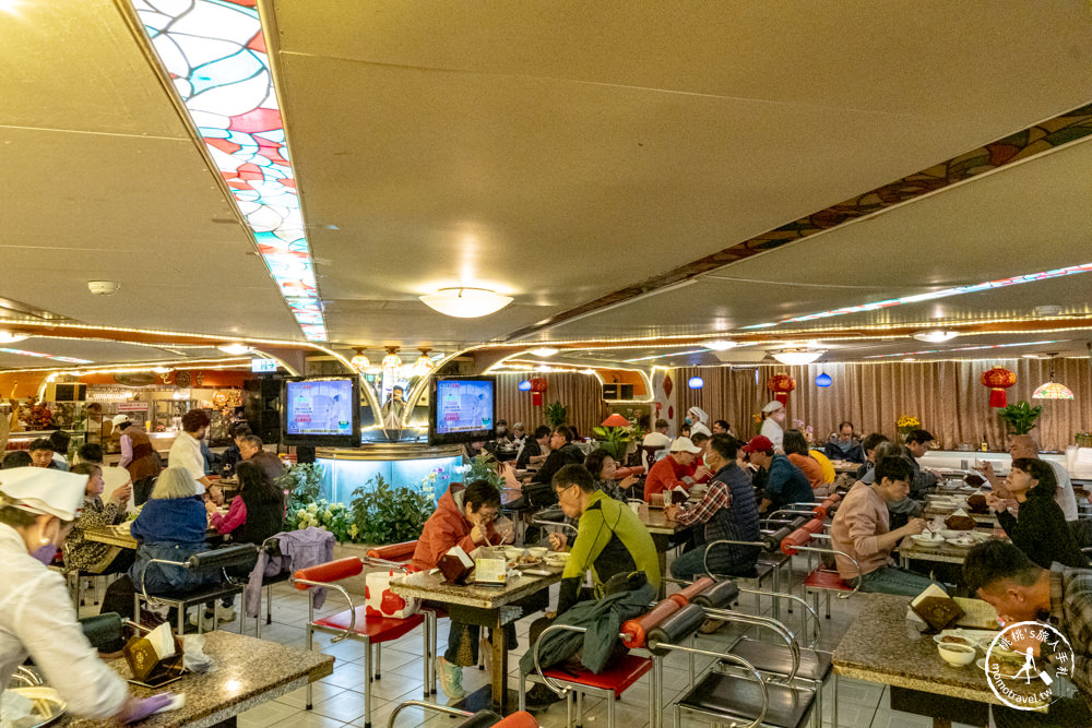 台北市中正區美食|東一排骨總店|復古懷舊西餐廳夜總會，一秒回到西門町黃金70年代 (附菜單價格)